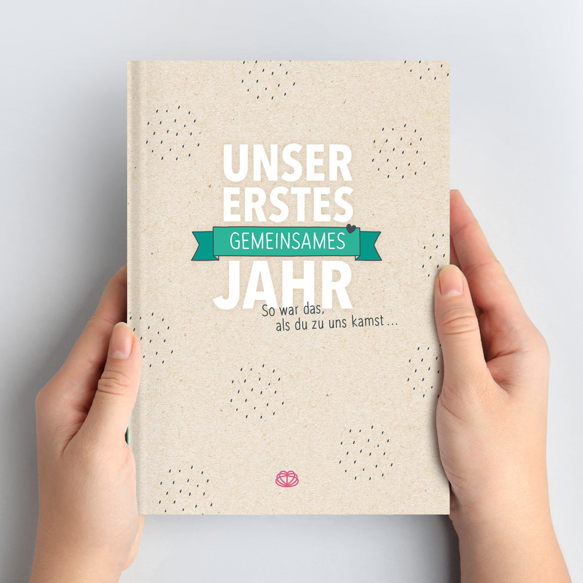 Cover des Erinnerungsbuchs für Pflegschaft und Adoption "Unser erstes gemeinsames Jahr" - ISBN 9783982062754