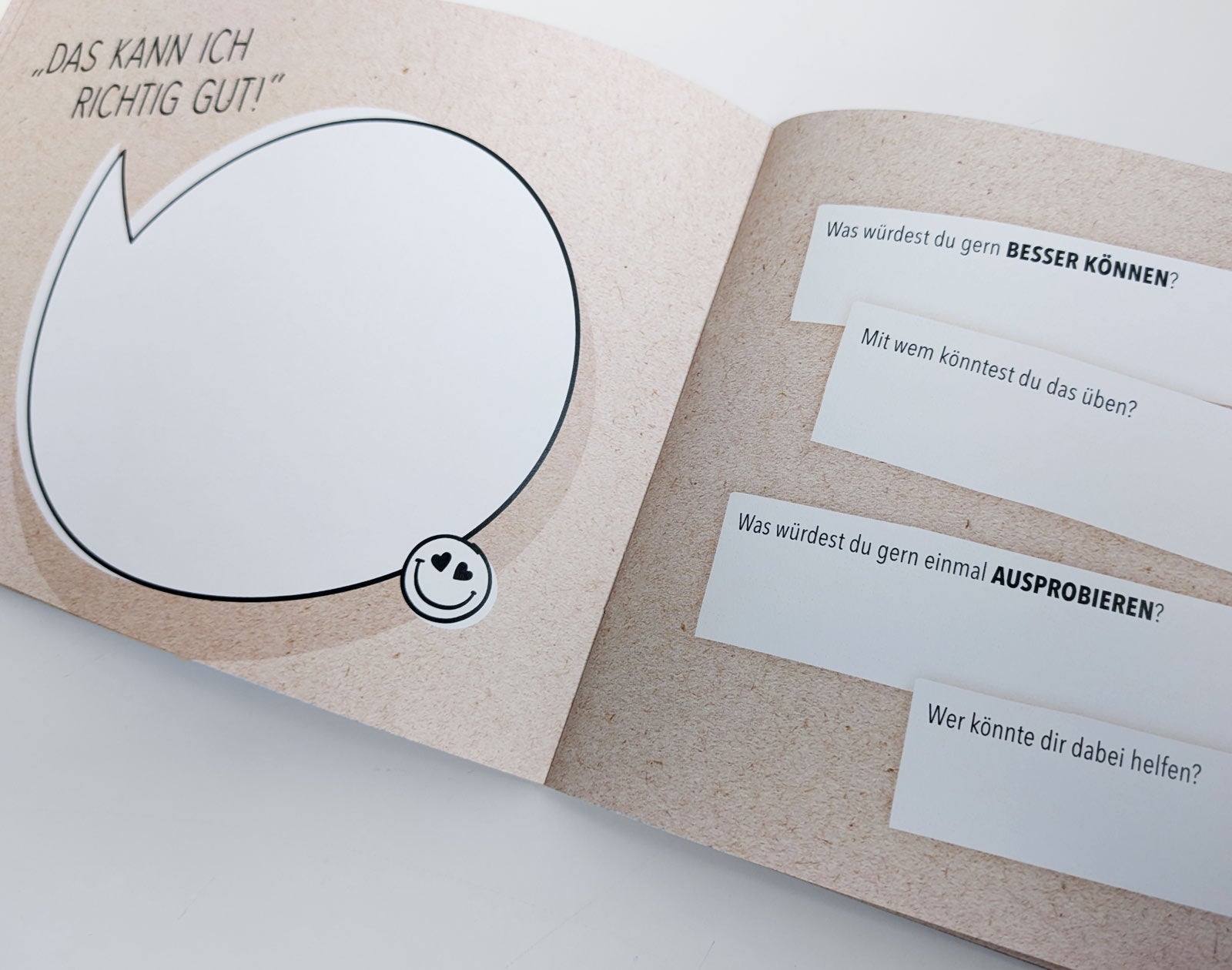 Das Bild zeigt eine Beispielseite aus "Das bin ich". Die Überschrift der Seite ist "Das kann ich richtig gut". Was würdest du gern besser können? Was möchtest du mal ausprobieren?