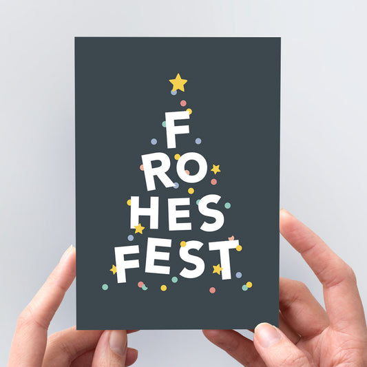 Moderne Weihnachts-Postkarte „Frohes Fest“ mit typografischem Tannenbaum