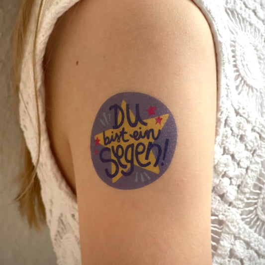 Christliches Segenstattoo „Du bist ein Segen!" auf der Haut – temporäres Tattoo für Kommunion, Sternsinger und Gemeinde