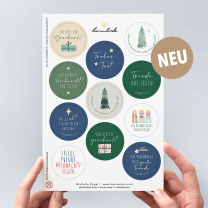 Neu: Weihnachtlicher Stickerbogen „von Herzen geschenkt" – 11 runde, vorgestanzte christliche Sticker in Dunkelblau, Tannengrün und Beige mit Bibelversen, Segenswünschen und Aquarell-Illustrationen